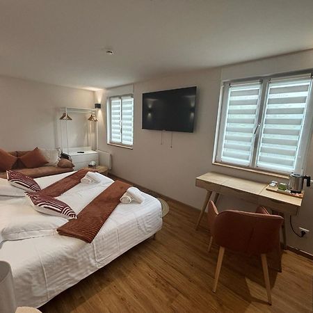 Hotel Restaurant Robinson Haybes Zewnętrze zdjęcie